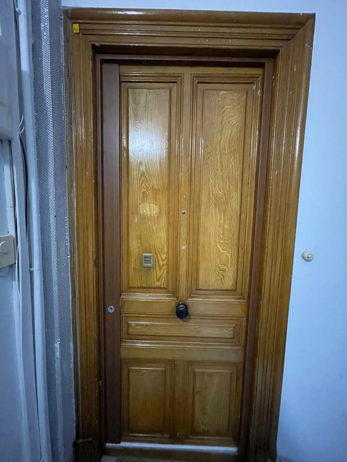 renforcement de porte en bois