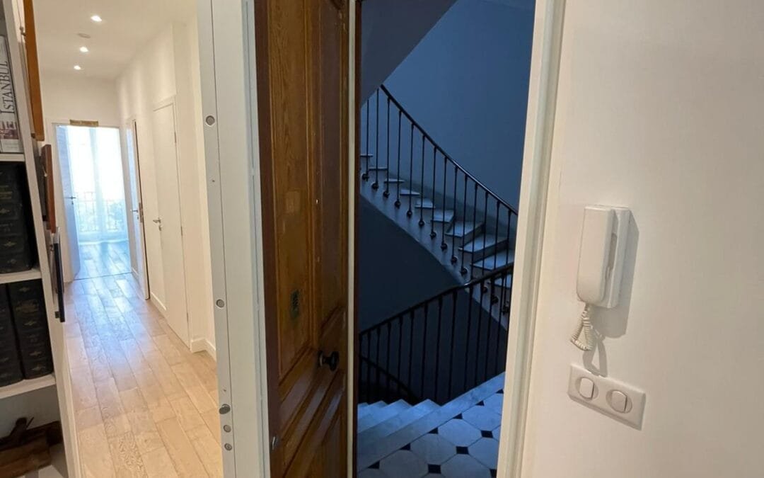 blindage de porte en bois à nice
